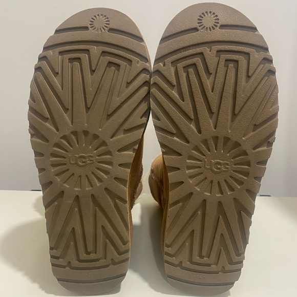 Women’s UGG Bailey Button Boot - Picture 4 of 11